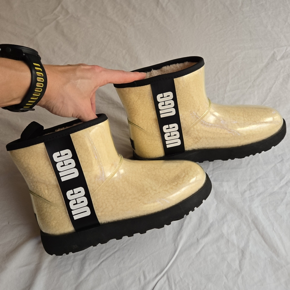 UGG Classic Clear Mini Boot Natural & Black women's sz 7 - EUC